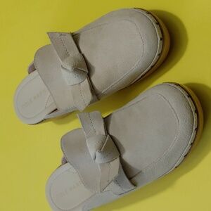 COLE HAAN Women's All Day Bow Suede Cream Clogs - 6.5B